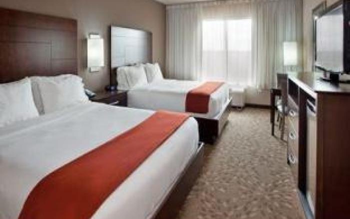 Holiday Inn Express Hotel and Suites Saint Robert By IHG