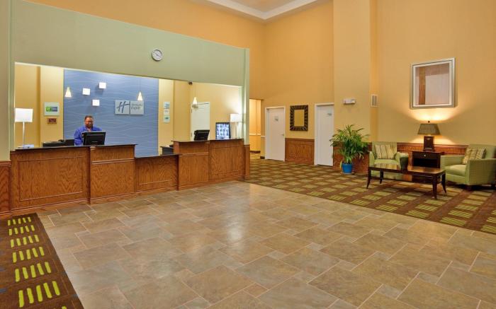 Holiday Inn Express Hotel & Suites Kansas City Sports Complex By IHG