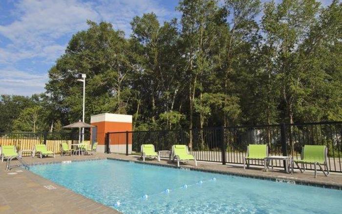 Holiday Inn Express & Suites Columbus North By IHG