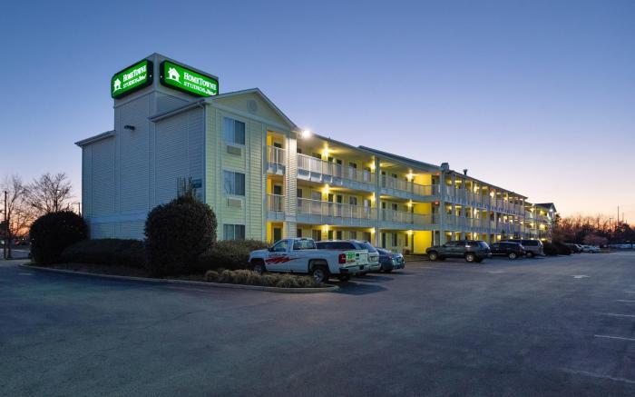 HomeTowne Studios Philadelphia - Maple Shade, NJ