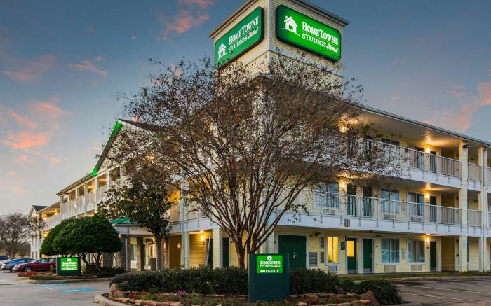 HomeTowne Studios Houston - West Oaks/ Energy Corridor