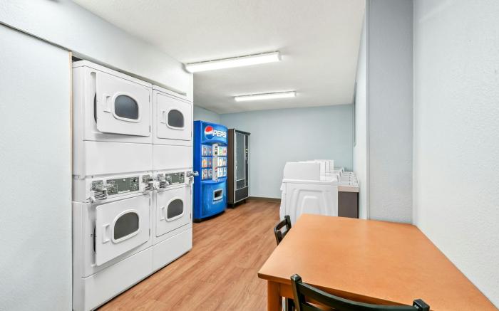 HomeTowne Studios Detroit - Livonia