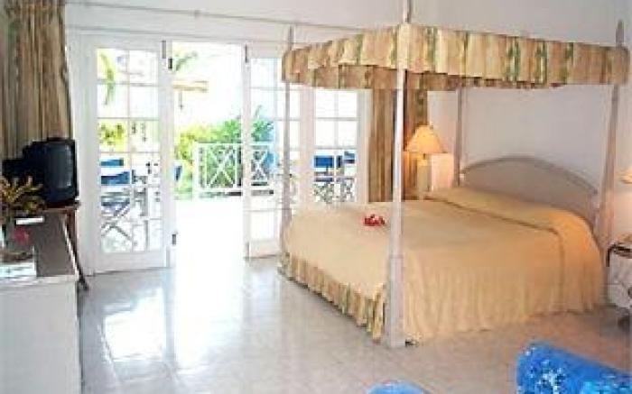 Beachcomber Club Resort