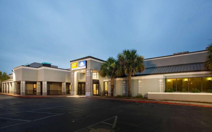 Super 8 by Wyndham Mobile I-65