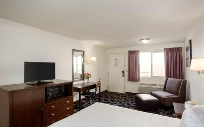 MorningGlory Inn & Suites