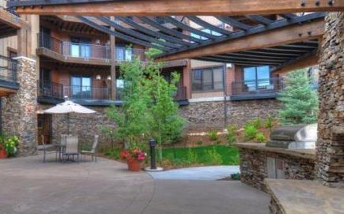 Trailhead Lodge