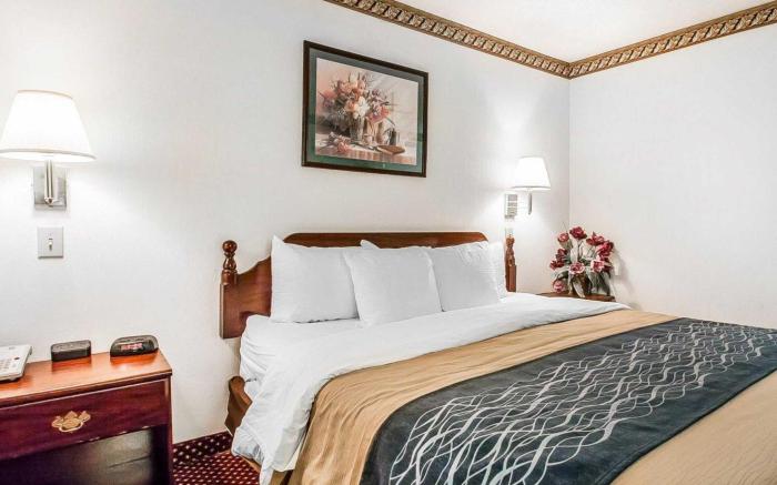 Econo Lodge Inn & Suites Southeast