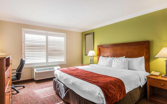 Comfort Suites Fresno River Park