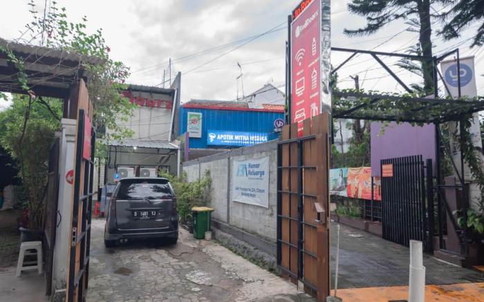 RedDoorz near Riau Junction Mall 2