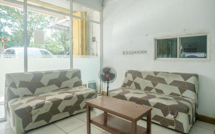 RedDoorz @ Jalan Brigjend Katamso Medan 2