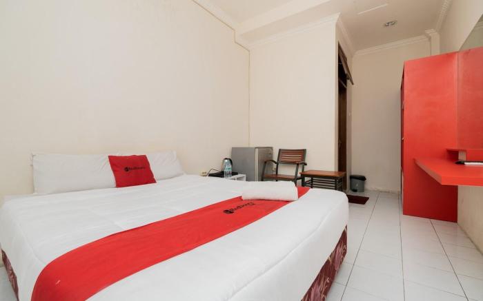 RedDoorz Plus @ Gunungsari Surabaya