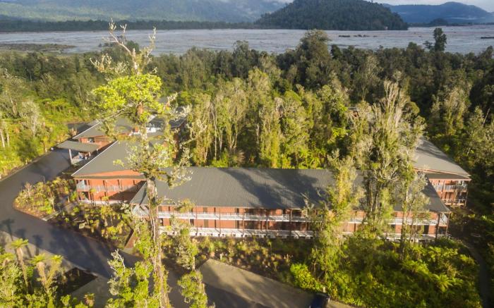 Te Waonui Forest Retreat
