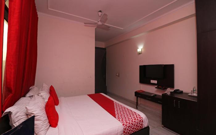 Hotel O A K Hotel