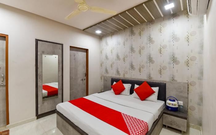 Super Hotel O Jagmohan Hotel
