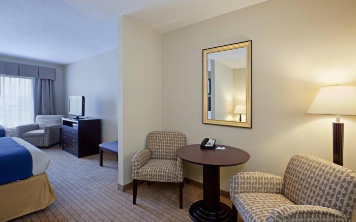 Holiday Inn Express & Suites Malone By IHG