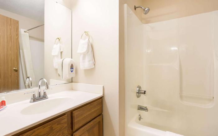 Econo Lodge Lake Mills