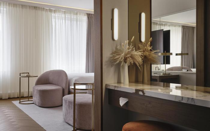 Vogue Hotel Montreal Downtown, Curio Collection by Hilton