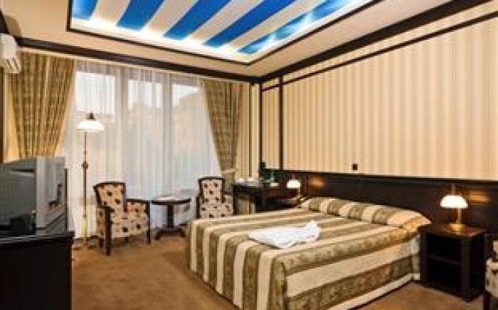 Attache Hotel
