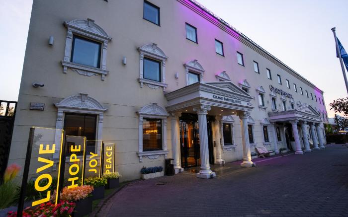 Grand Sapphire Hotel & Banqueting