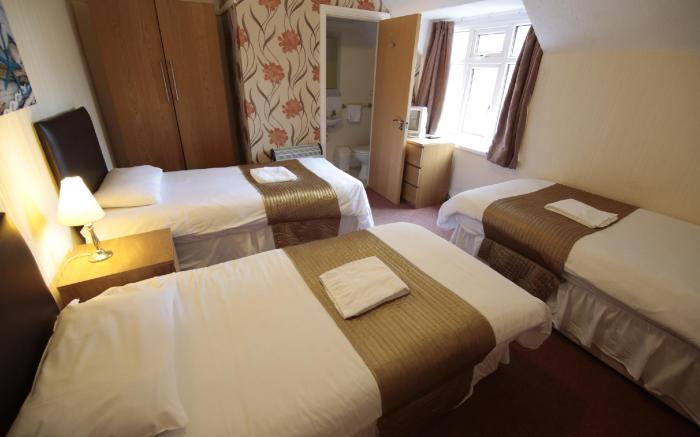 Coasters Hotel & Apartments