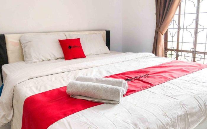 RedDoorz near Eco Green Park Batu