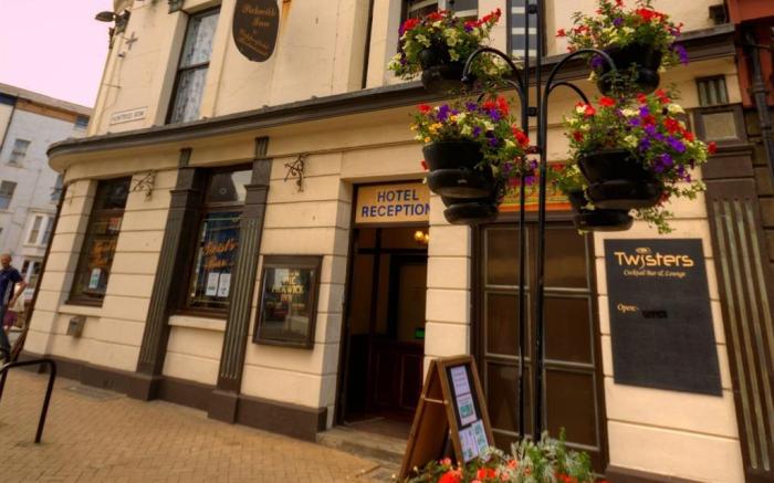 Dickens Bar and Inn