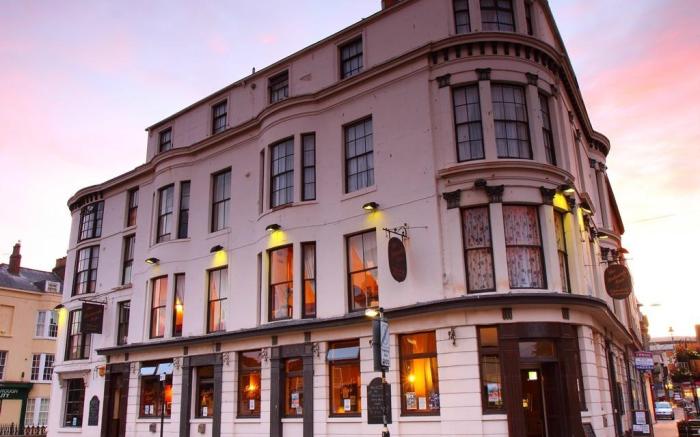 Dickens Bar and Inn