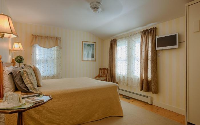 The Buttonwood Inn on Mt. Surprise