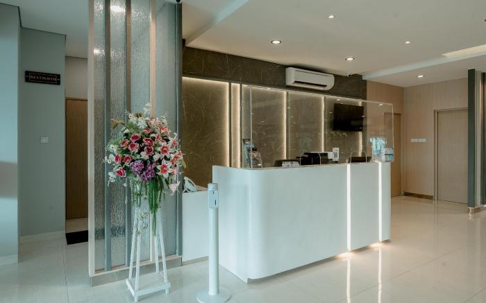 Front One Hotel Gresik