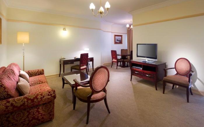 Royal Albert Apartments Hotel
