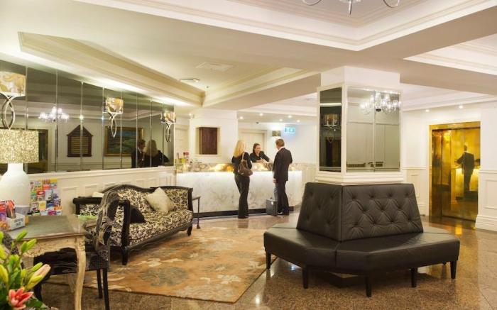 Royal Albert Apartments Hotel