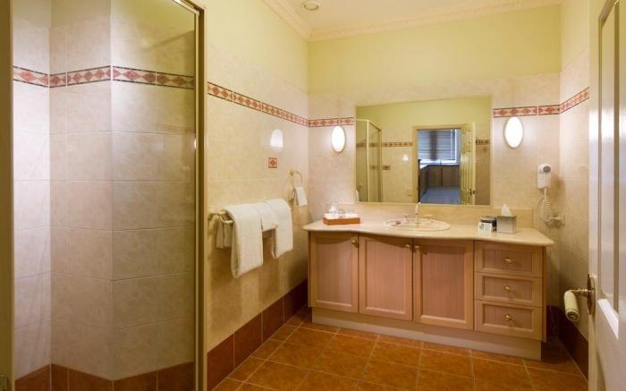Royal Albert Apartments Hotel