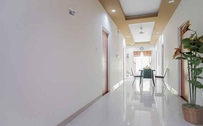 Reddoorz Plus near Palembang Airport 3
