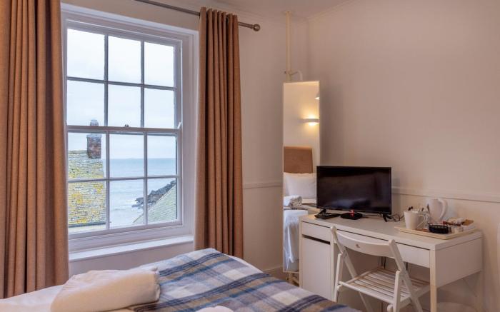 Cadgwith Cove Inn