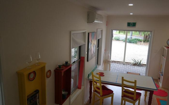 Gawler Townhouse 1 Bedroom John Lennon Room