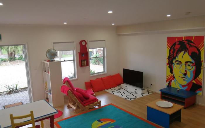 Gawler Townhouse 1 Bedroom John Lennon Room