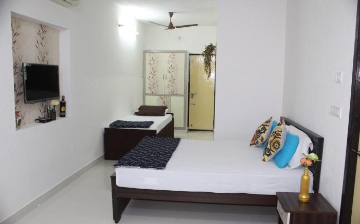 Cozy Room with Kitchen/Airport Pickup & Drop/Porur