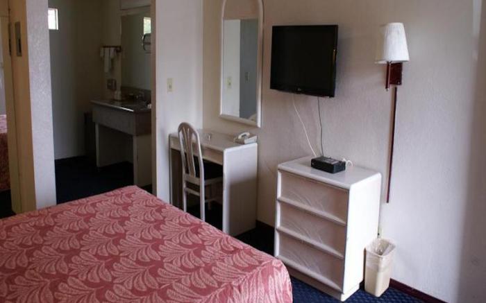 American Inn & Suites LAX Airport