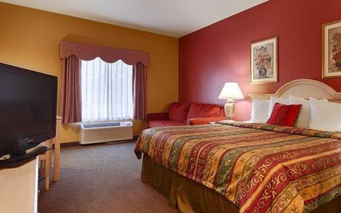 Best Western Plus Des Moines West Inn and Suites