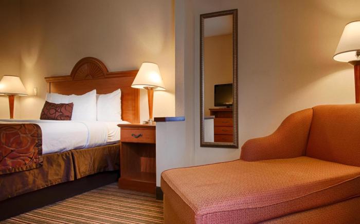 Best Western PLUS Edison Inn