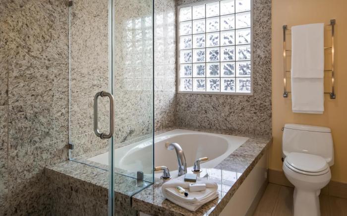 Best Western Plus Palm Court Hotel