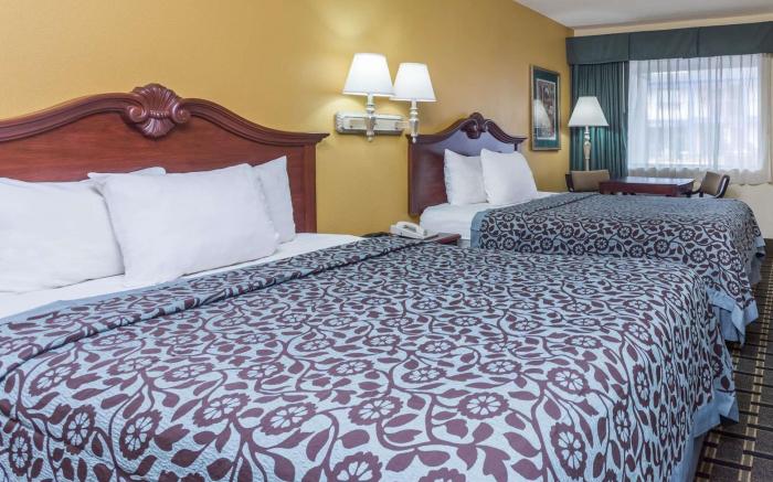 Days Inn & Suites by Wyndham Warner Robins Near Robins AFB