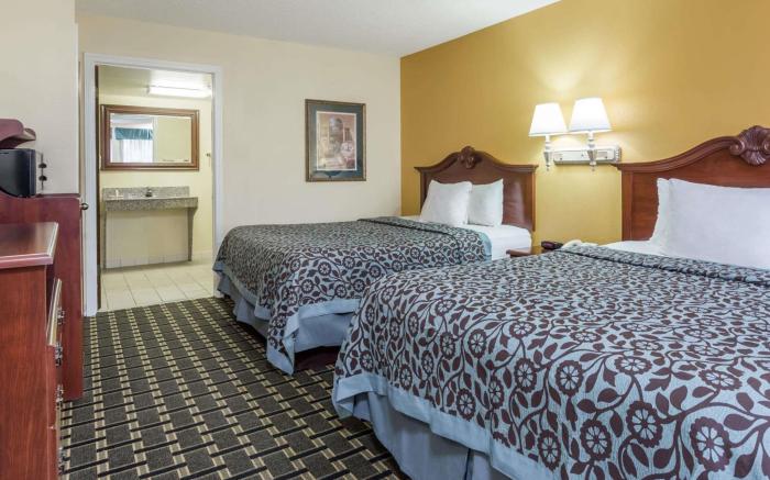 Days Inn & Suites by Wyndham Warner Robins Near Robins AFB