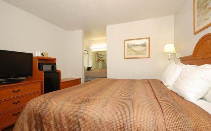 Super 8 By Wyndham Cleburne