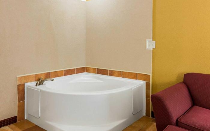 Comfort Inn & Suites Chesapeake - Portsmouth