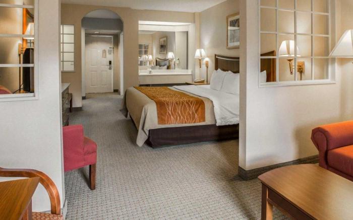 Rodeway Inn & Suites on the River