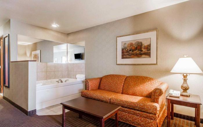 Comfort Suites at Par 4 Resort