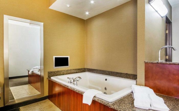 Comfort Suites