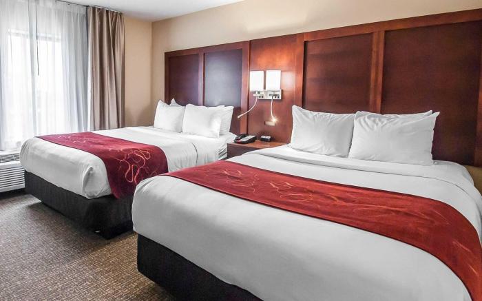 Comfort Suites Speedway - Kansas City