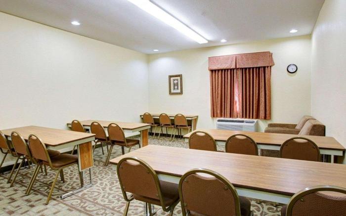Comfort Suites